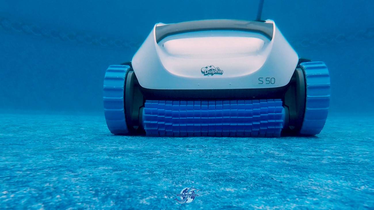Лучшие пылесосы для бассейна: виды, рейтинг бюджетных моделей роботов 2023 года