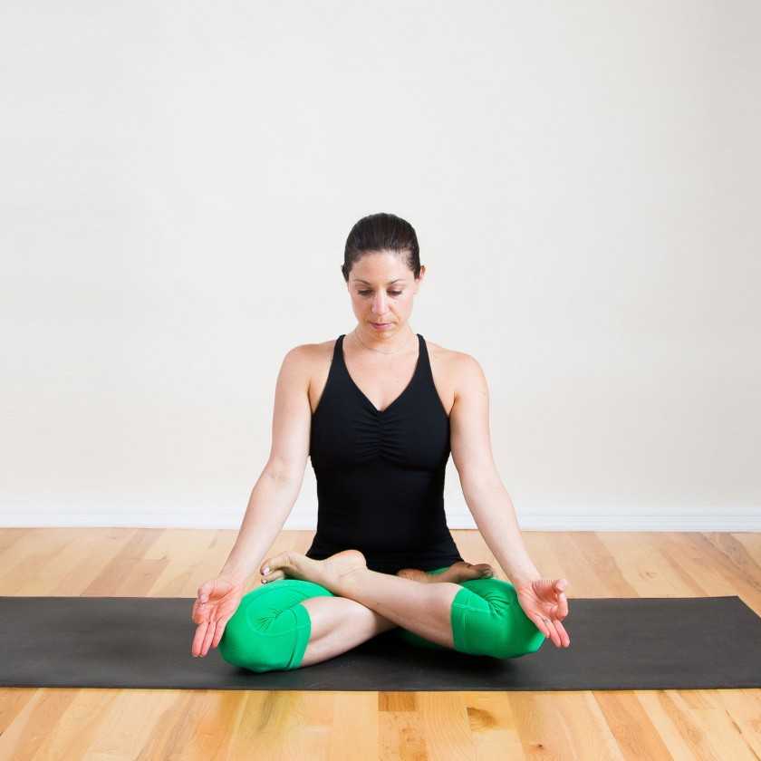 Как сесть в позу лотоса: пошаговые видео уроки с упражнениями йоги и растяжки - все курсы онлайн
