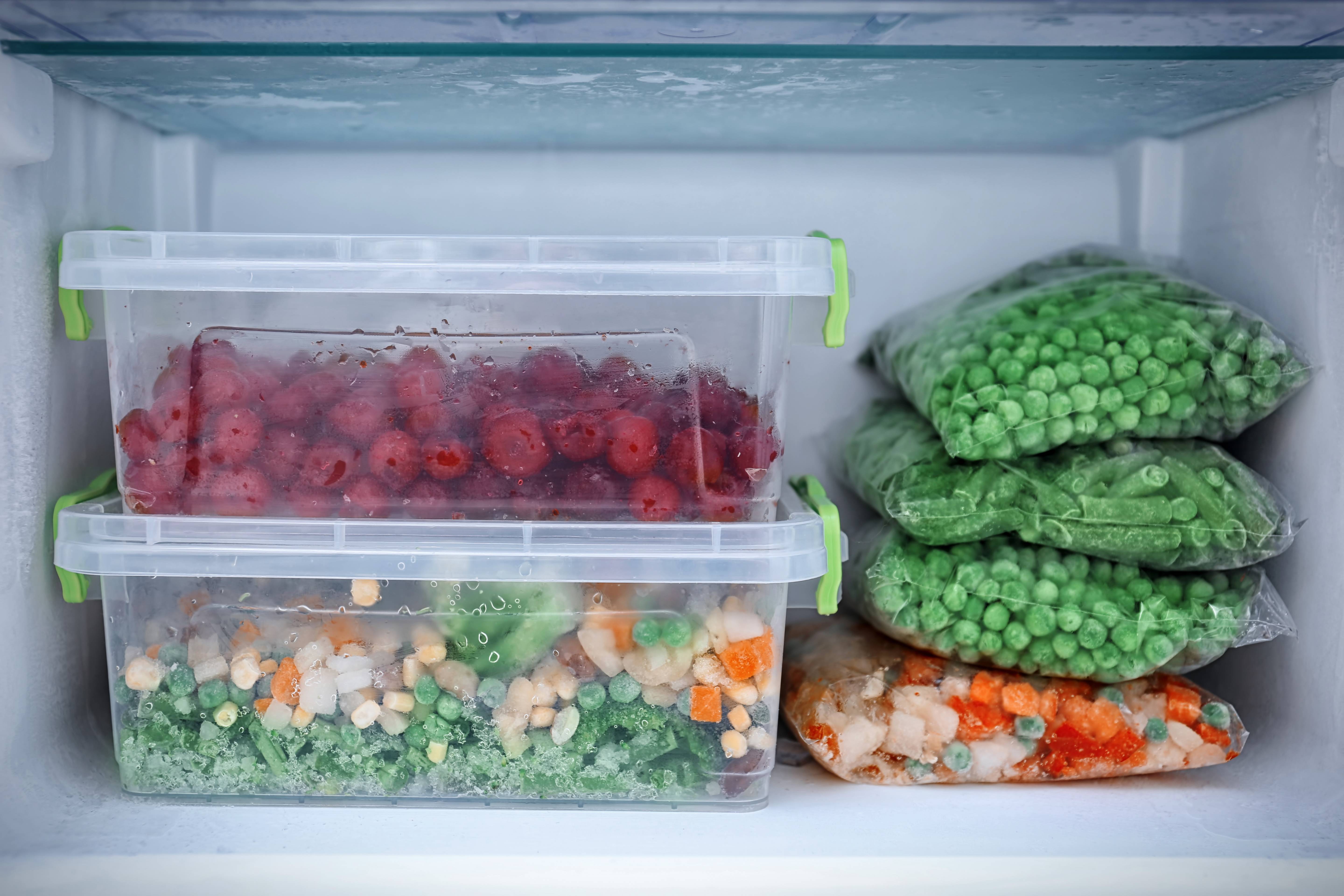 Можно свежие. Контейнеры для заморозки овощей. Контейнеры для заморозки продуктов для морозильных камер. Овощи в морозилке. Заморозка овощей.