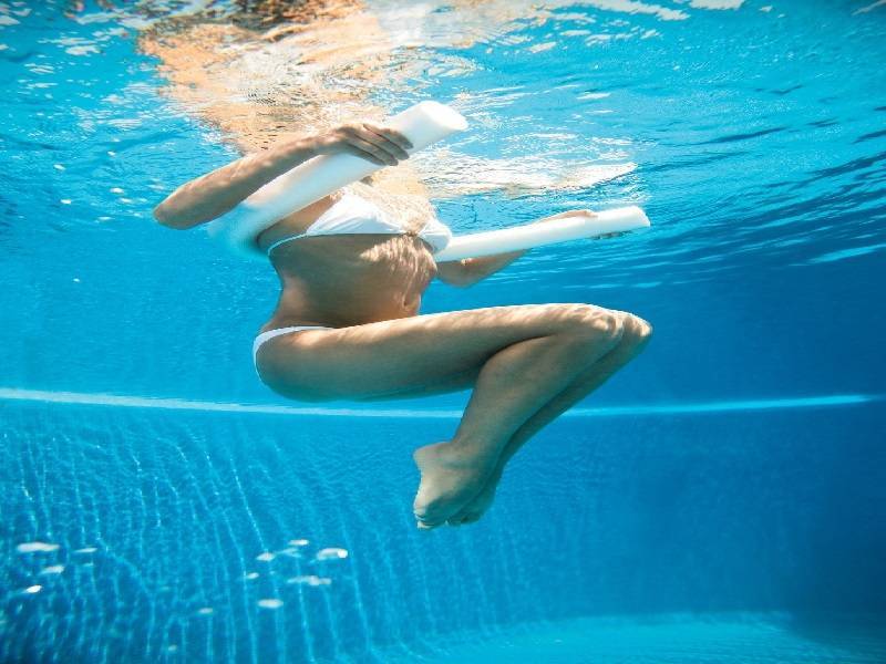 Польза плавания для здоровья: 20 причин пойти в бассейн