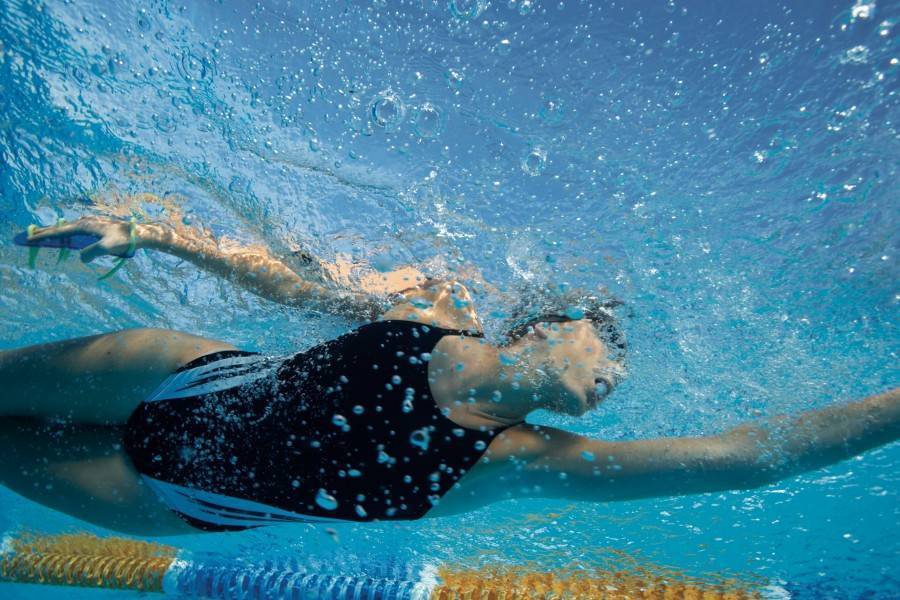 Занятие плаванием для пожилых людей, преимущества плавания в старческом возрасте