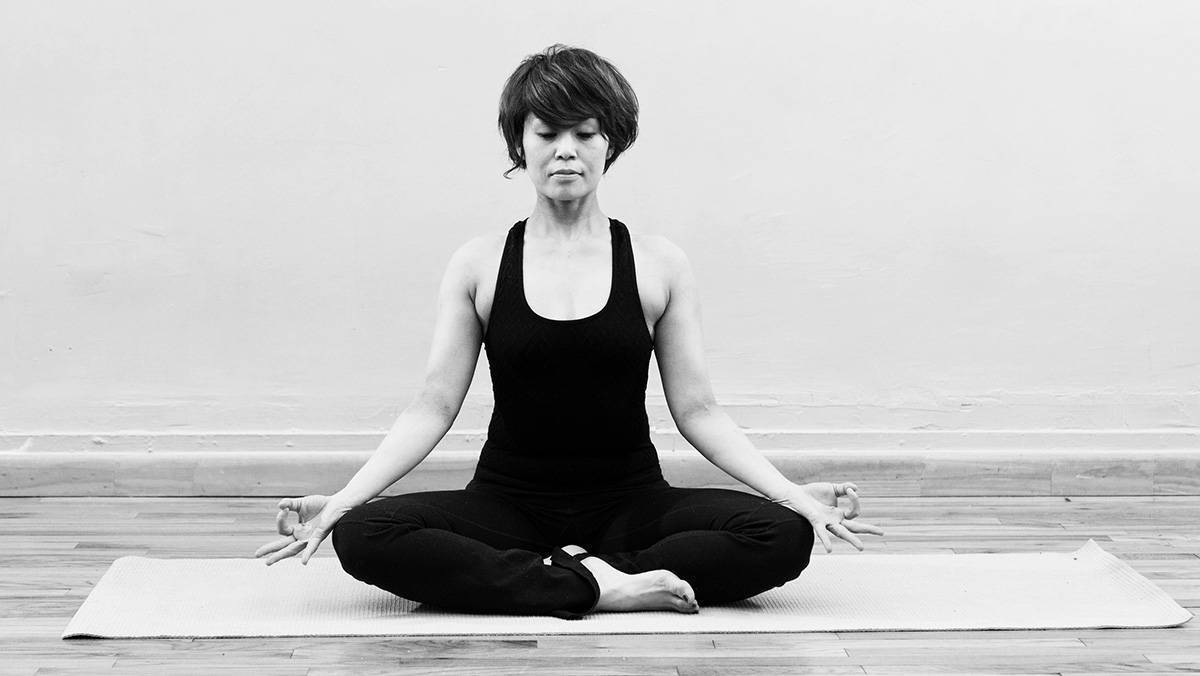 Поза посоха дандасана – подробное описание для правильной практики йоги