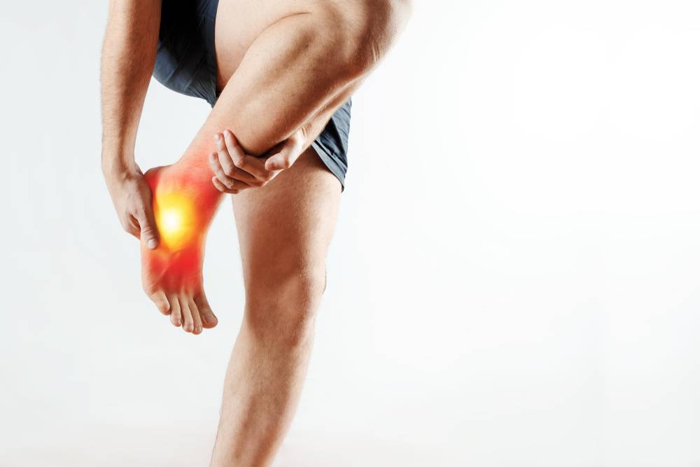 Болит колено: какие упражнения можно делать, а от каких лучше отказаться - нолтрекс.