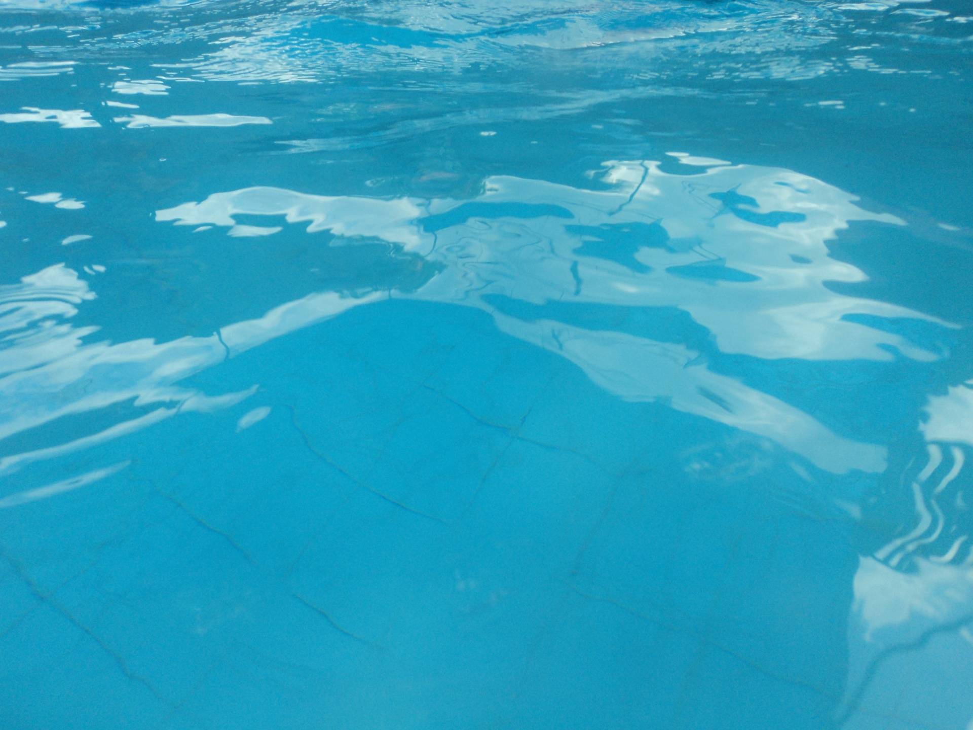 Как сделать воду в бассейне голубой и прозрачной