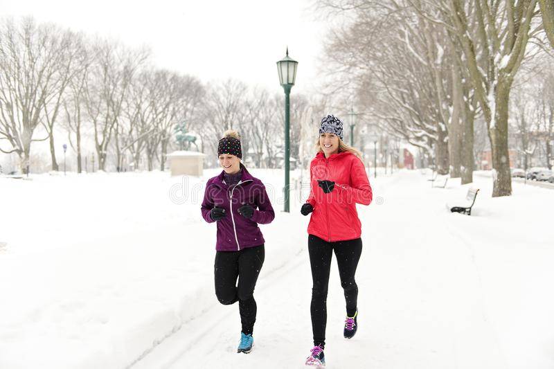 Бег зимой: как бегать правильно и не заболеть - livelong.pro