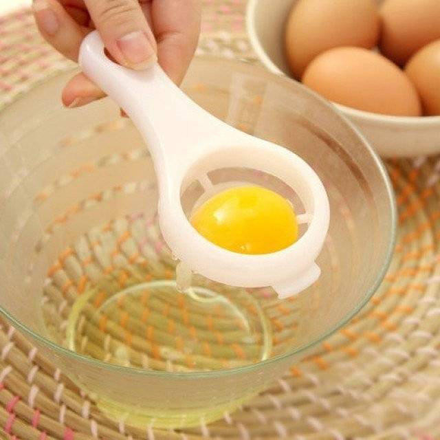 Как отделить белок от желтка яйца — это сможет даже ребенок