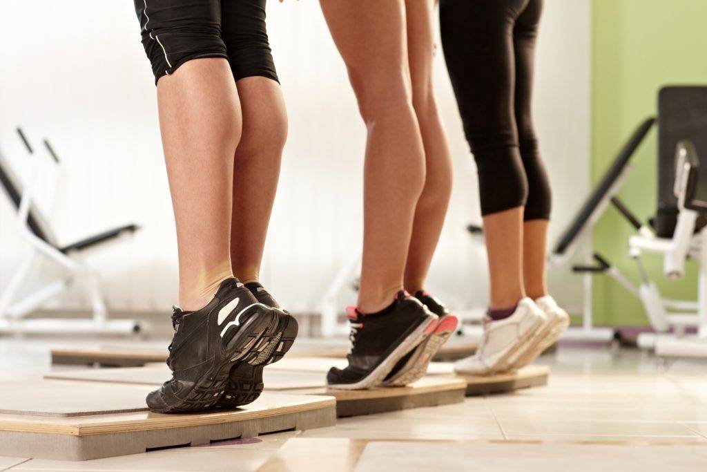 Как уменьшить икры на ногах девушке: простые упражнения для похудения икр в домашних условиях (фото, видео) | твой фитнес