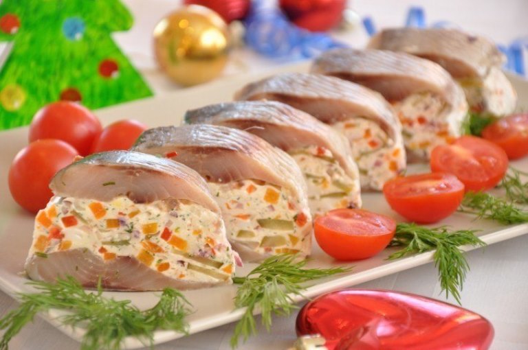 Бутерброды с селедкой — простые и вкусные рецепты для праздничного стола