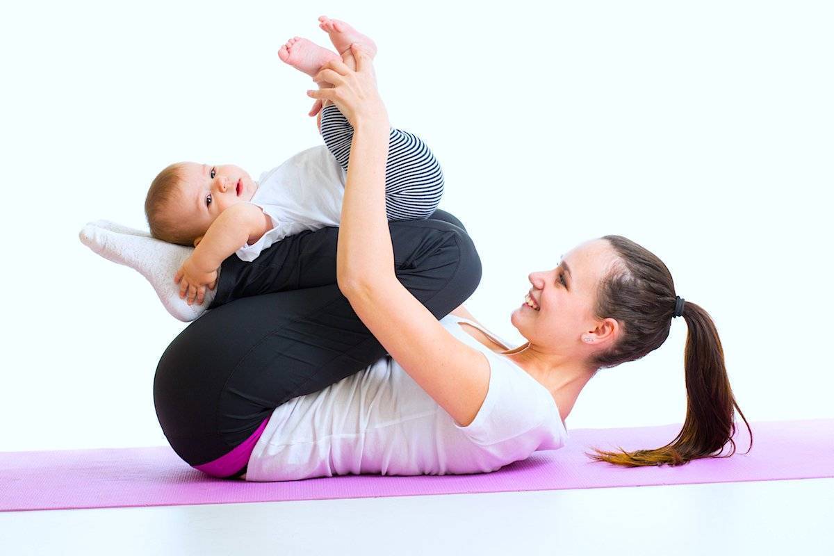 Физические упражнения после родов: какие разрешены через месяц