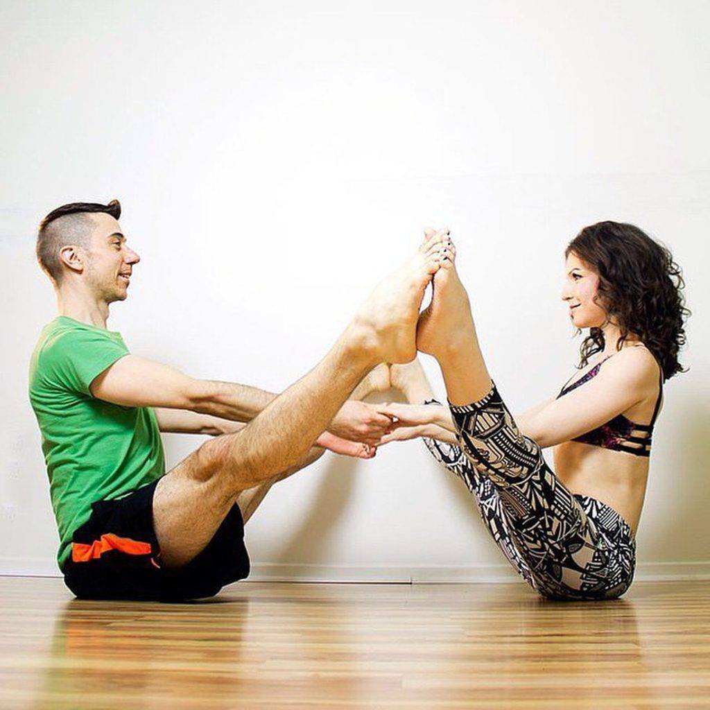 Прокачайте доверие в отношениях и улучшите здоровье: практика парной йоги для начинающих