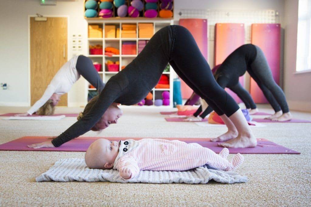 Йога после родов: когда можно приступать к восстановлению, разрешенные упражнения дома
