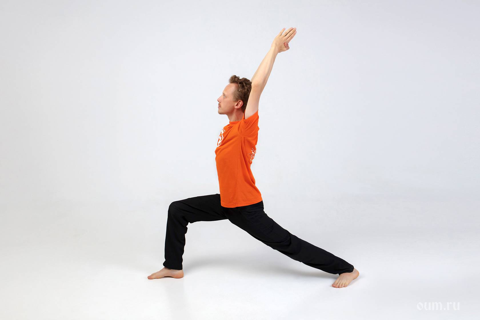 Вирабхадрасана 1 или поза воина 1 в йоге: техника выполнения, польза, противопоказания