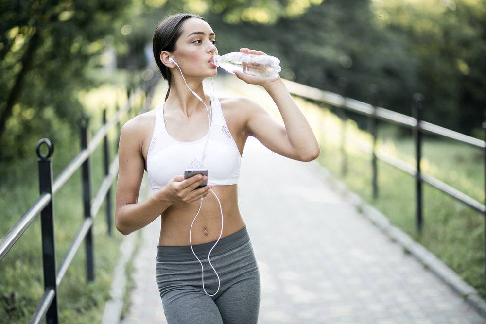 Надо ли пить воду во время тренировки?