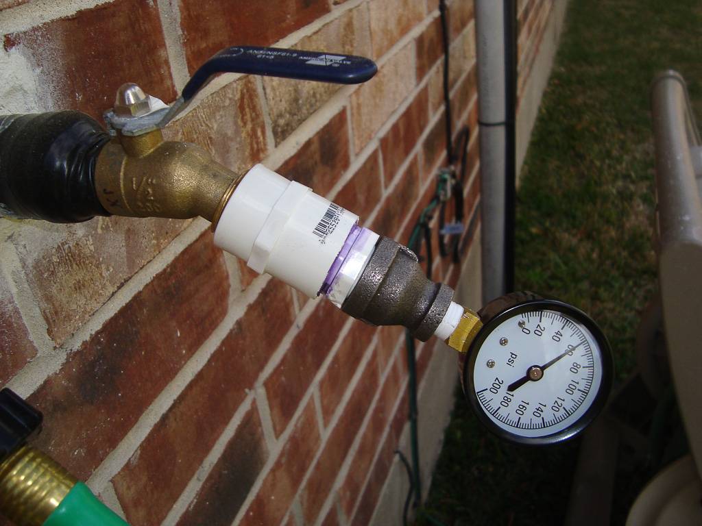 Какое давление должно быть в водопроводе в квартире: показатели по снипу и способы определения