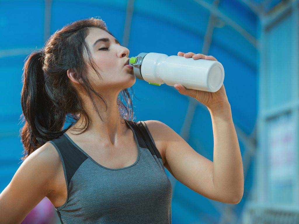 Можно ли и надо ли пить воду во время тренировки и сразу после занятий при похудении