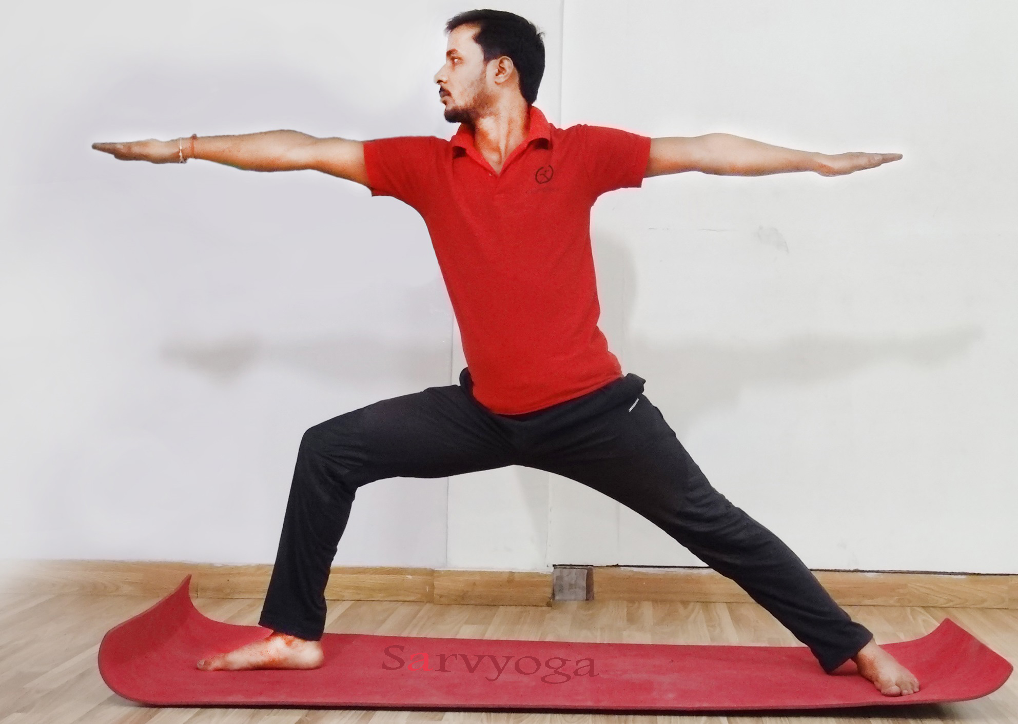 Вирабхадрасана 1 или поза воина 1 в йоге: техника выполнения, польза, противопоказания