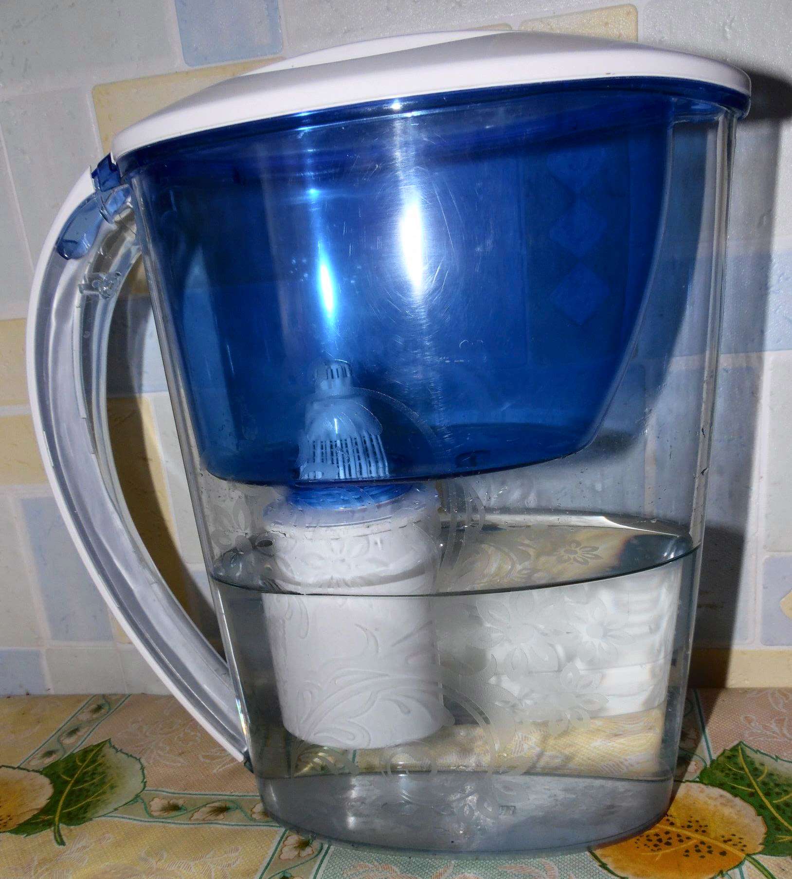 Можно ли очистить самогон обычным фильтром для воды: эксперимент и результат