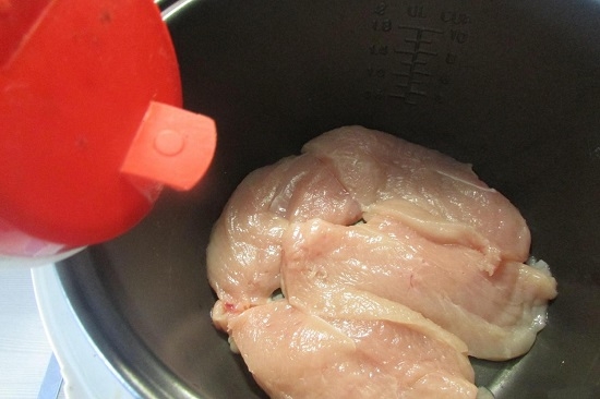 Как приготовить куриную грудку в мультиварке