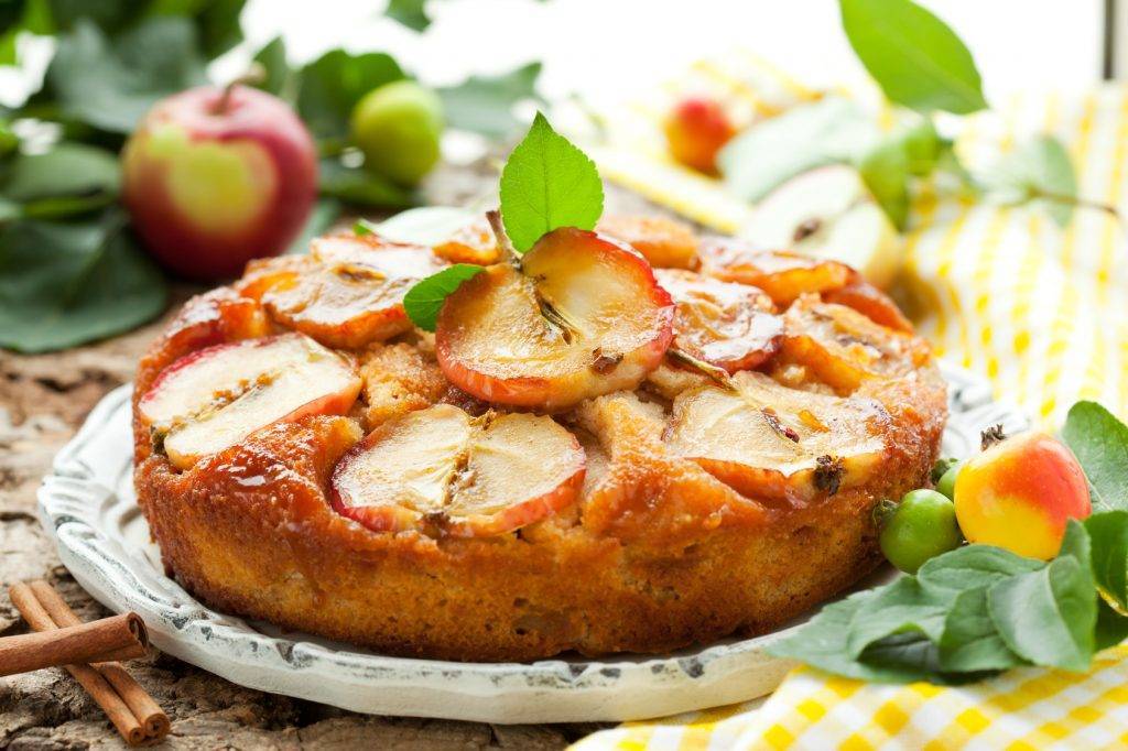 Пирог с яблоками - 10 простых и вкусных рецептов в духовке с пошаговыми фото