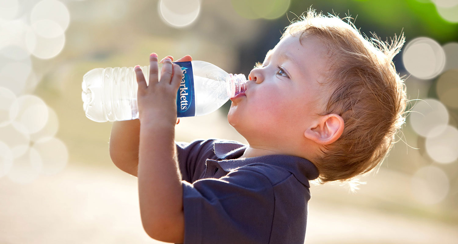 Почему ребенок пьет очень много воды ночью и как решить эту проблему?