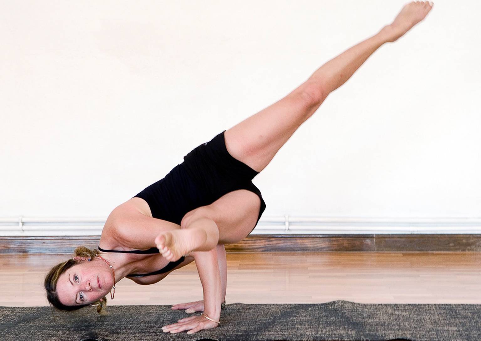 7 удивительные преимущества mermaid йоги позы на вашем теле – yogaorama
