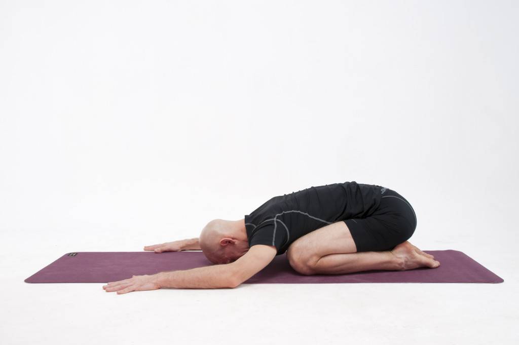 Поза падангуштхасана в йоге: эффективное упражнение для гибкости позвоночника