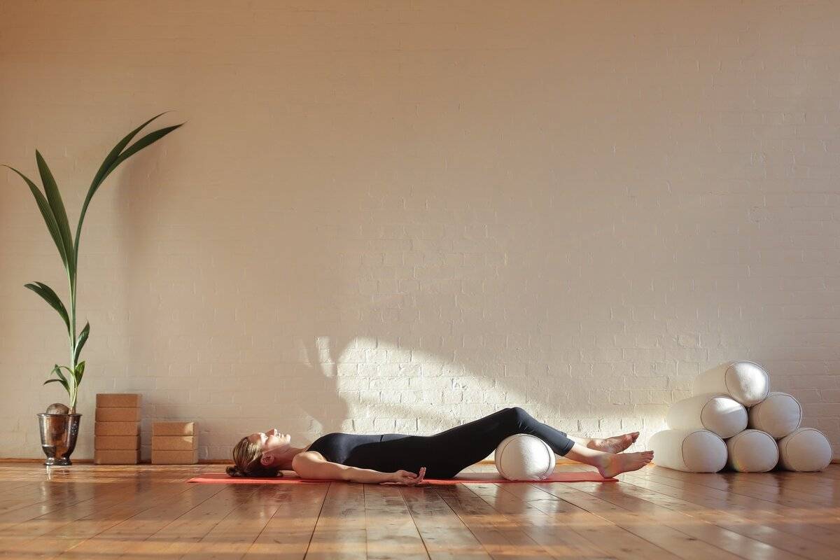 Йога нидра - техника глубокого расслабления перед сном, базовая практика для начинающих - студия йоги чакра