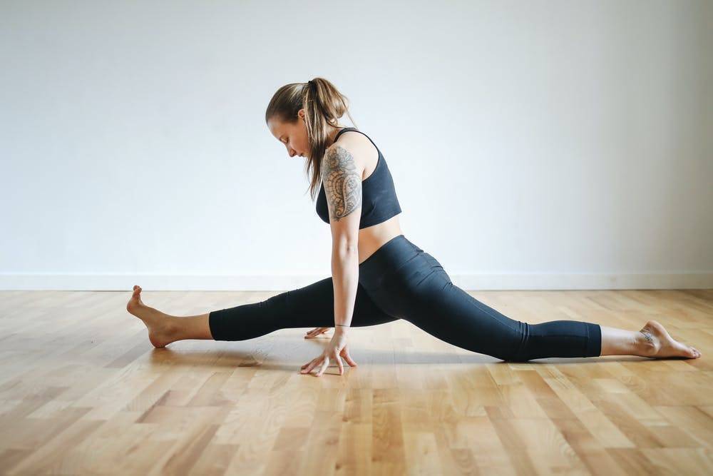 Утренняя йога для начинающих - комплекс упражнений на каждый день - студия йоги чакра