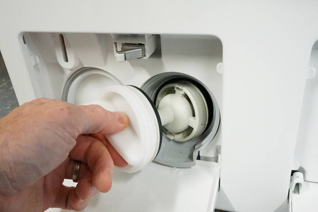 Несложная инструкция, как почистить фильтр в стиральной машине Самсунг