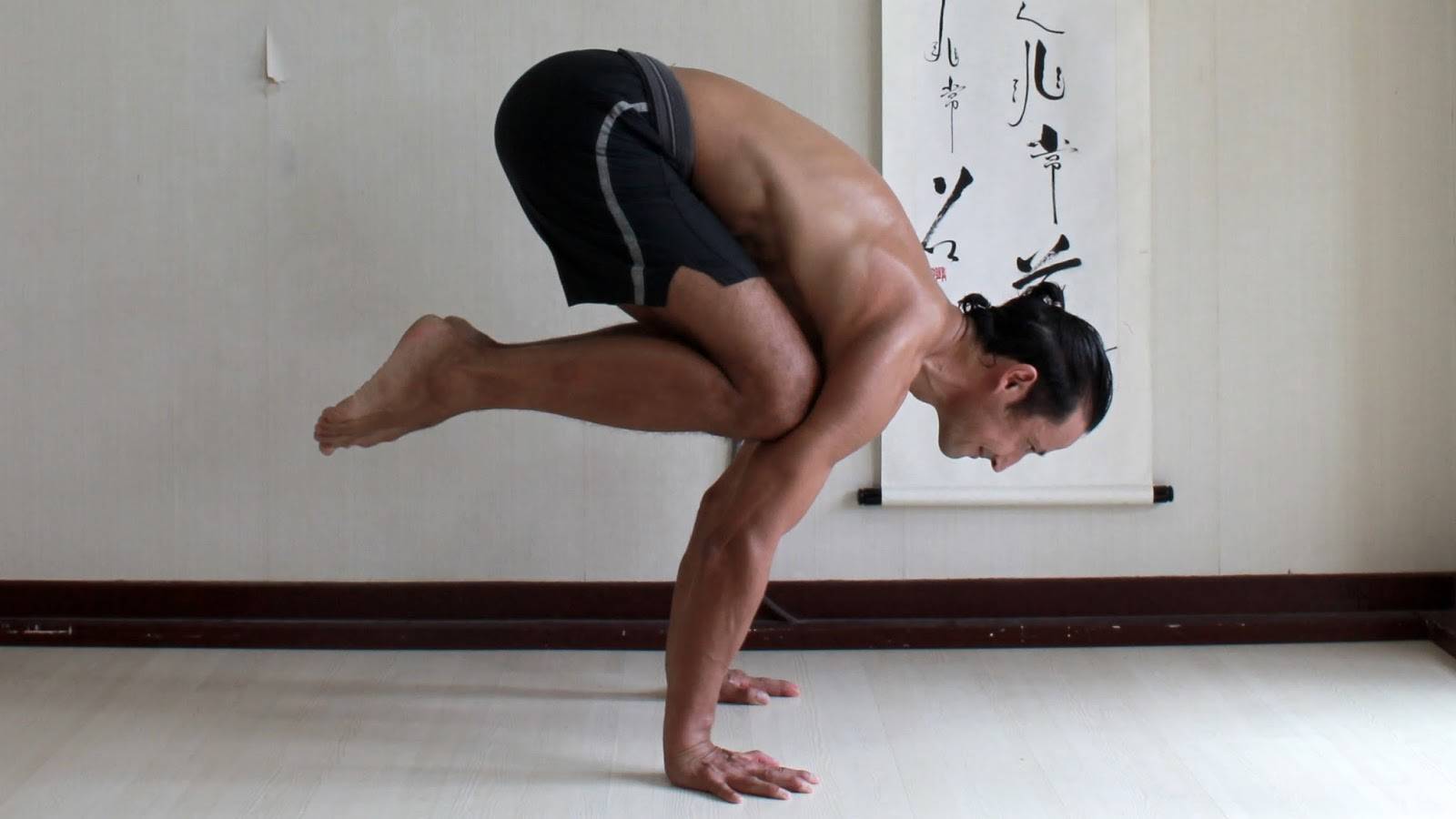«поза ворона» в йоге: упражнения, отзывы, польза