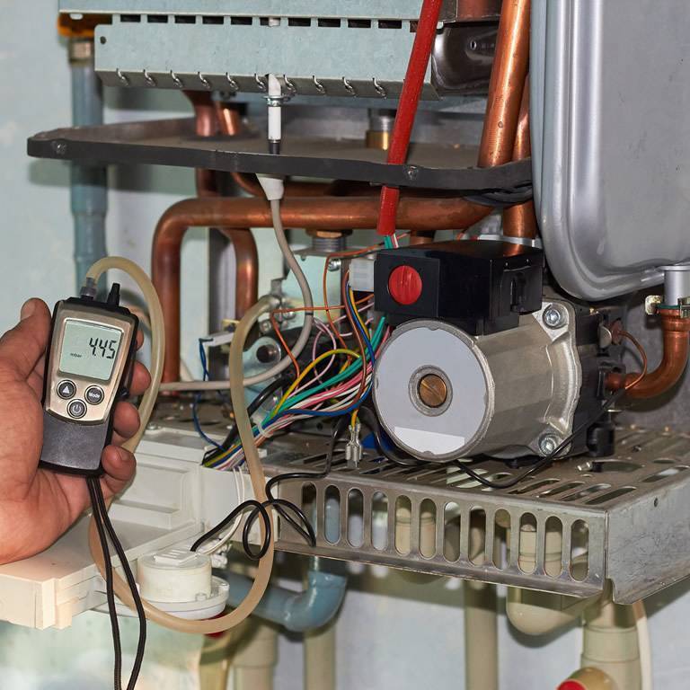 Почему в газовом котле падает давление? частые причины и способы устранения