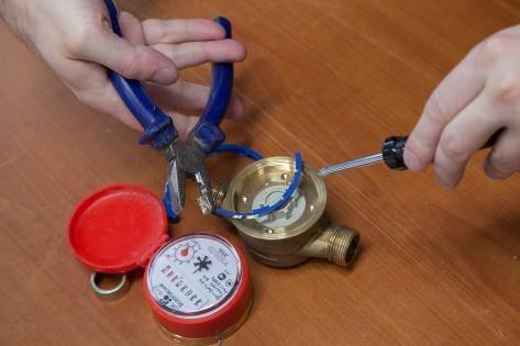 Как вскрыть водосчетчик: необходимые инструменты и различные способы