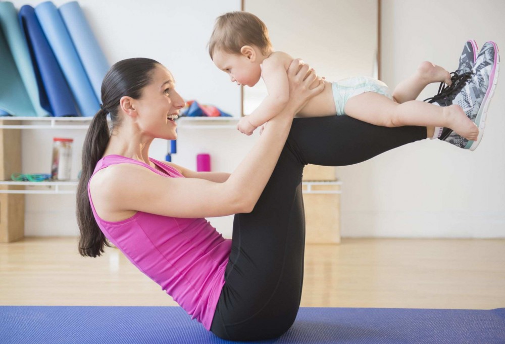 Послеродовая гимнастика: первые упражнения для мамы