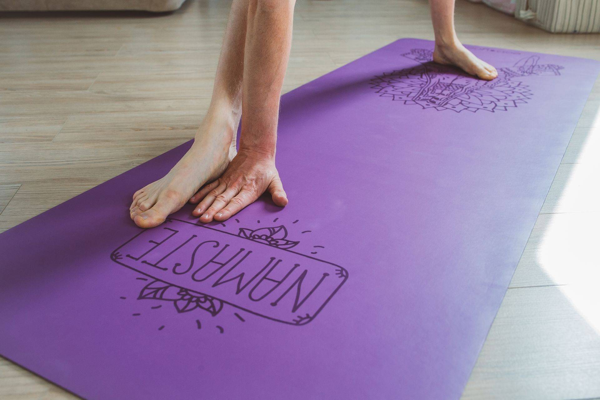 Как выбрать коврик для йоги: подбираем оптимальный размер и материал