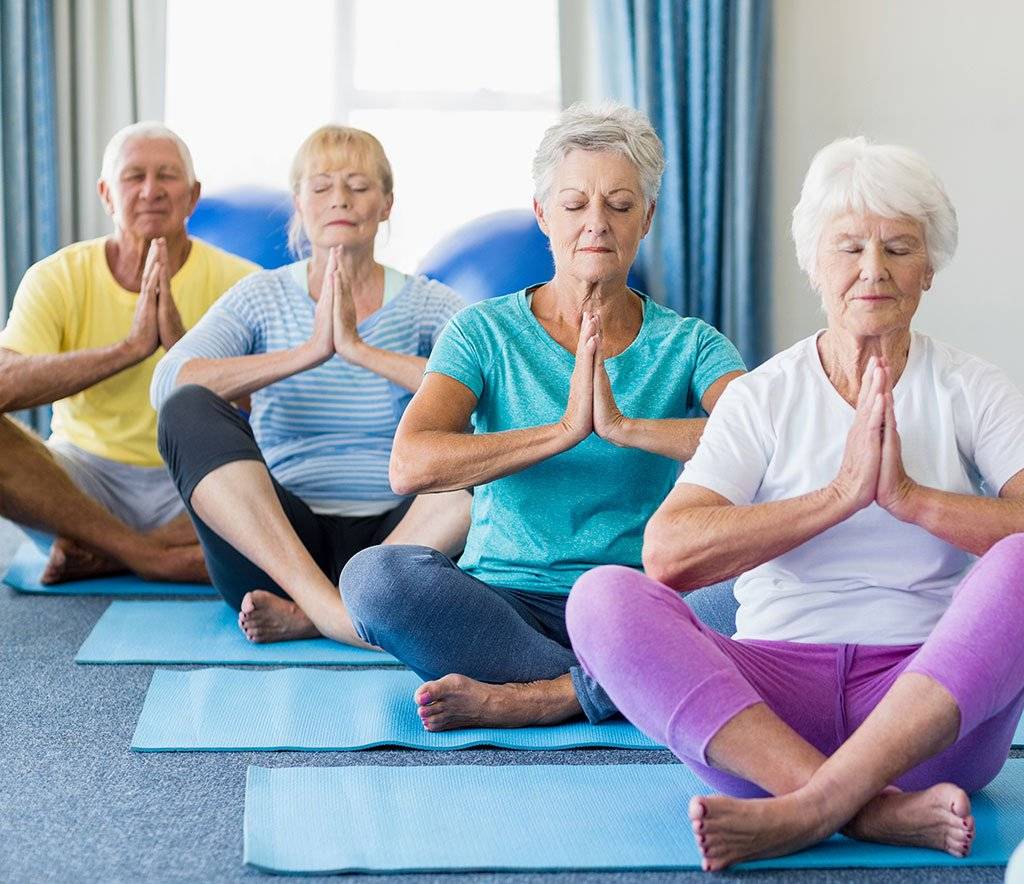 Йога для пожилых женщин: комплекс упражнений для пенсионеров
