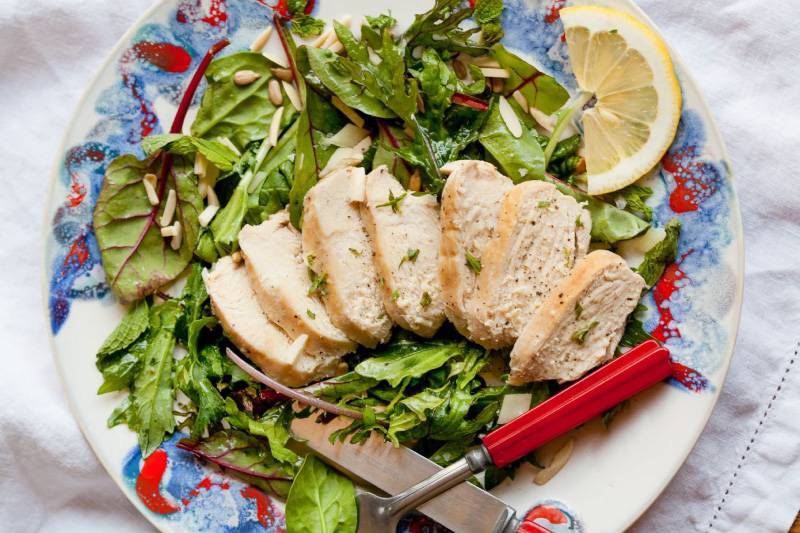 Диетический салат с куриной грудкой:7 пп-рецептов с фото