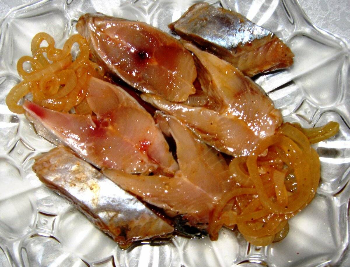 Рецепт маринованной рыбы в домашних условиях. Селедочка (бесподобный способ засолки). Рыба замаринованная. Соленая рыба в маринаде. Маринад для скумбрии.