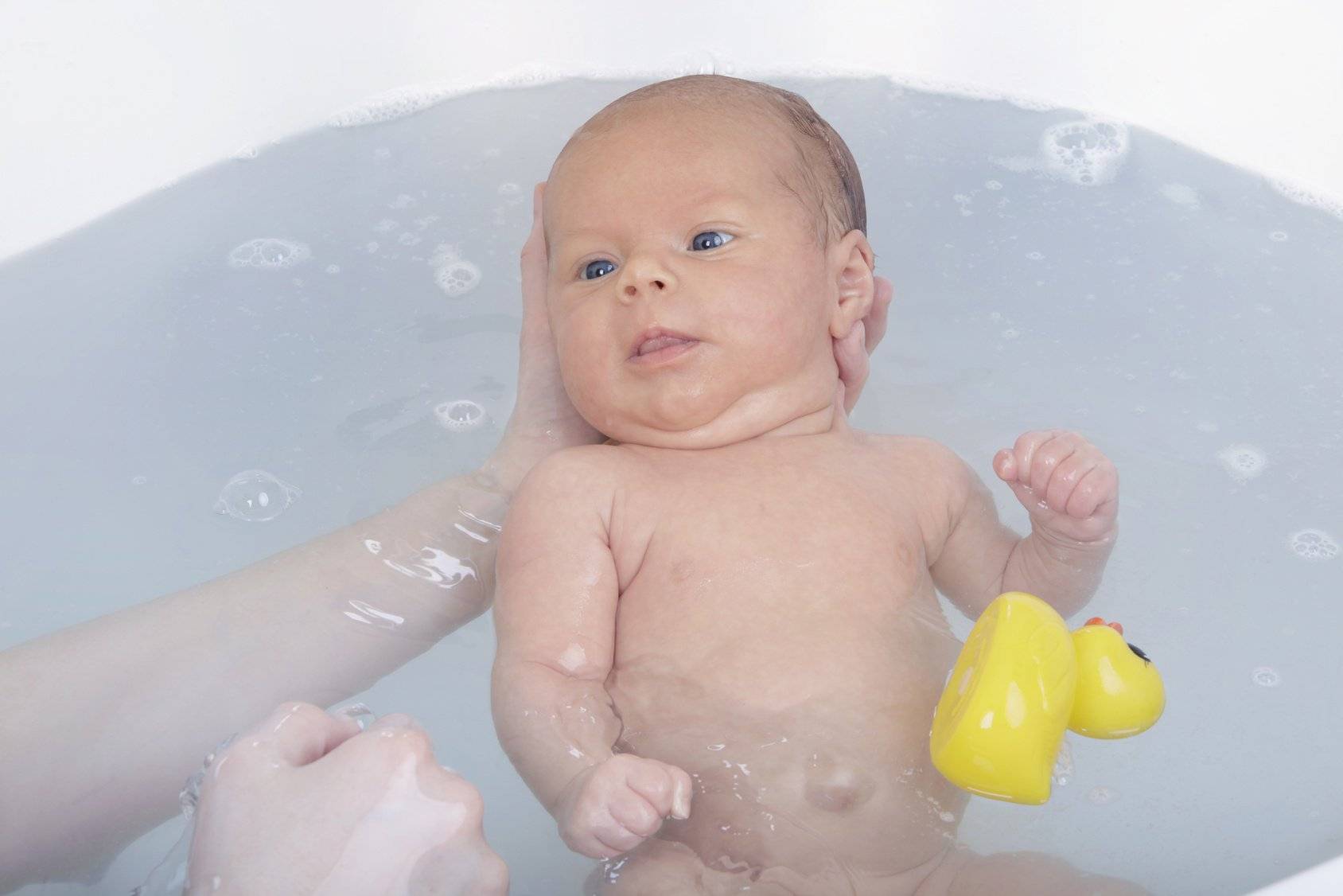 Вода для первого купания новорожденного