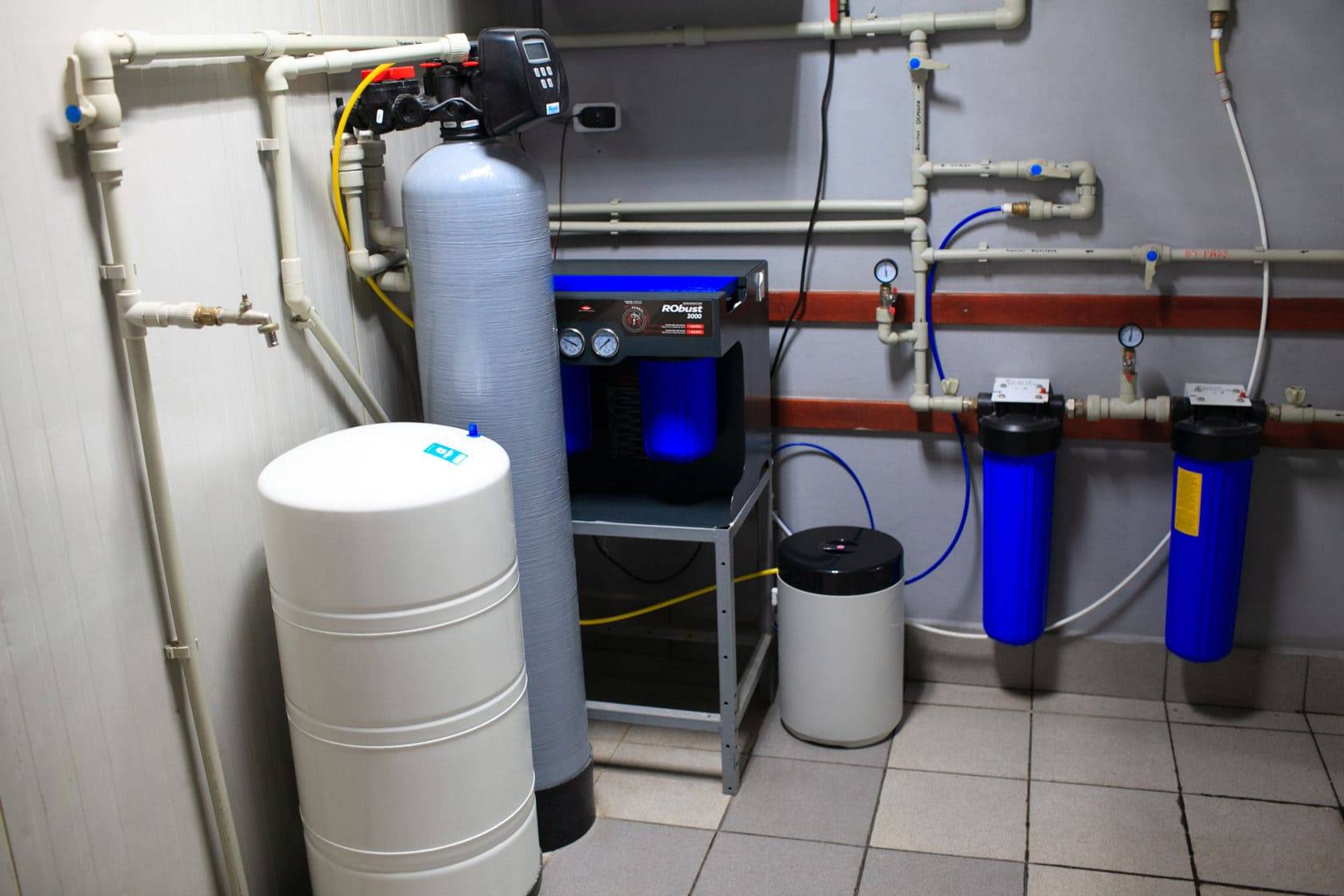 Очистка воды в частном доме цена. Система водоочистки. Оборудование для водоподготовки. Фильтры для воды в коттедж. Фильтрация воды в частном доме.